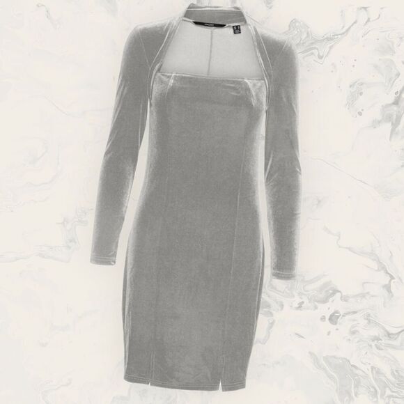 NEW VERO MODA Dana Long Sleeve Velvet Dress In Ghost Silver - Sz M - Picture 1 of 4